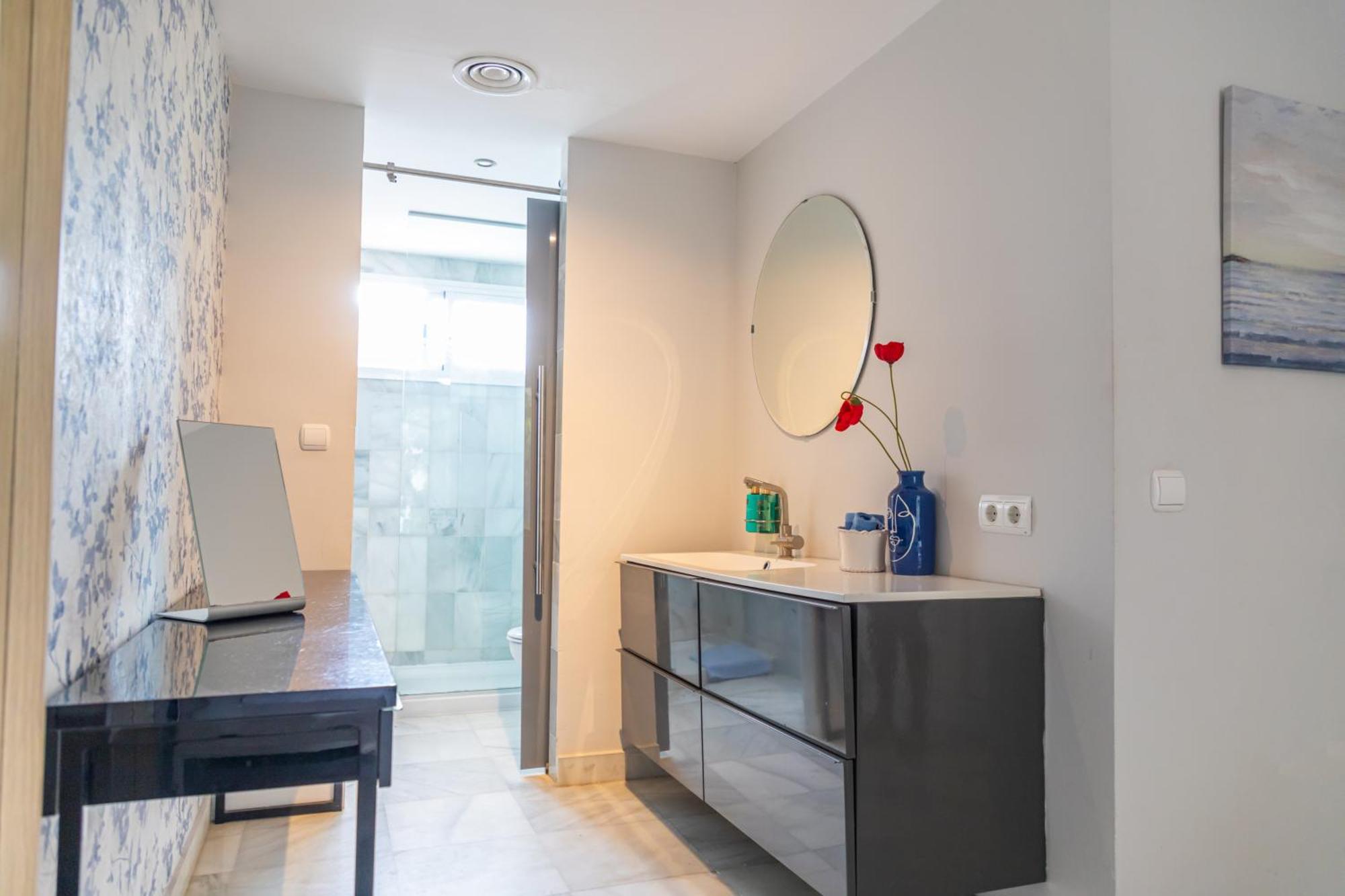 Rumah liburan Ab -design House Marbella- 3 Mn De Puerto Banus - Golden Mile - Tropical Garden And Pool Marbella
