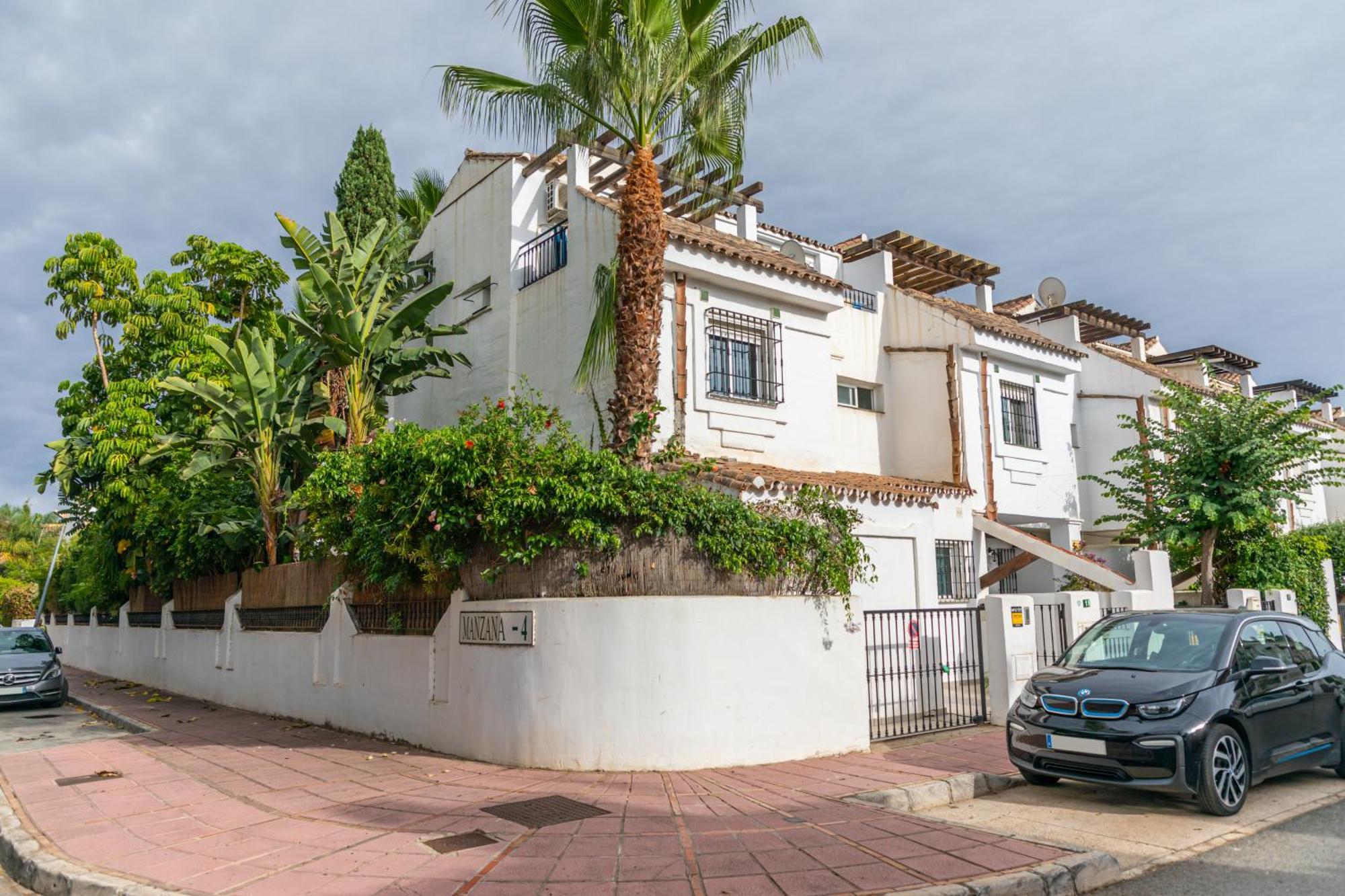 Rumah liburan Ab -design House Marbella- 3 Mn De Puerto Banus - Golden Mile - Tropical Garden And Pool Marbella